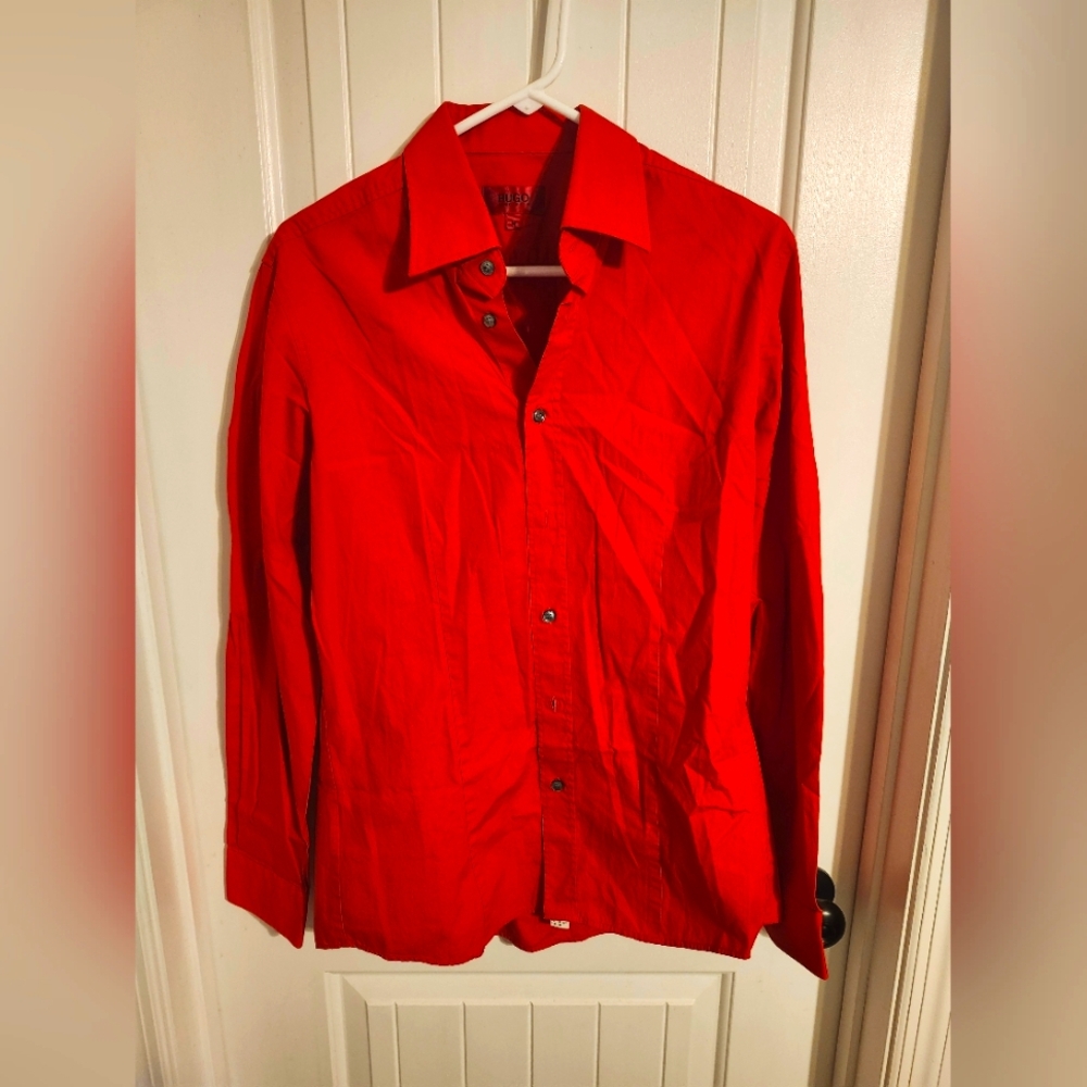 Hugo Boss Red Casual Button Down Shirt. Size: M